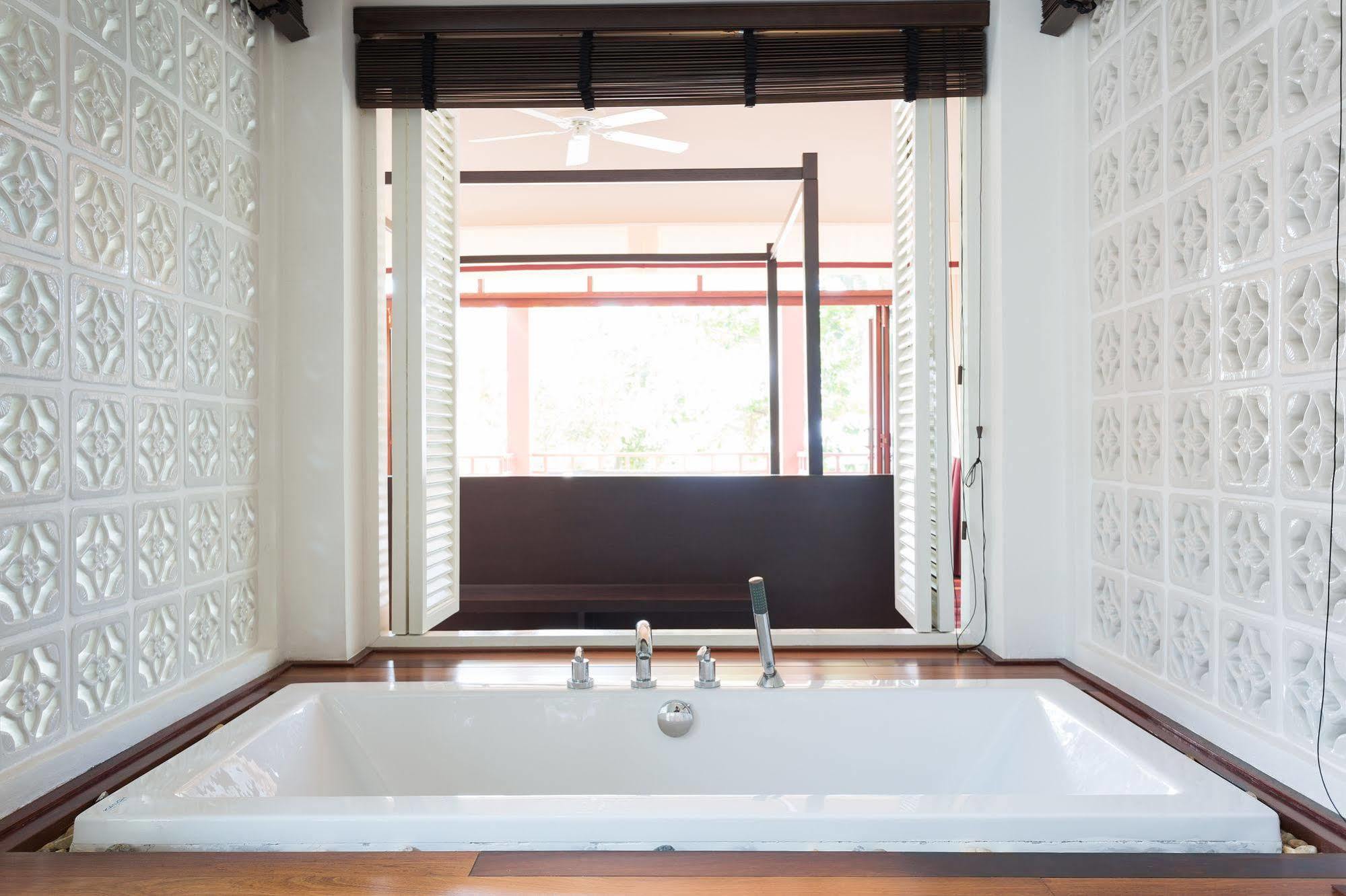 Amatapura Beachfront Villa 15, Sha Certified Ao Nam Mao Εξωτερικό φωτογραφία